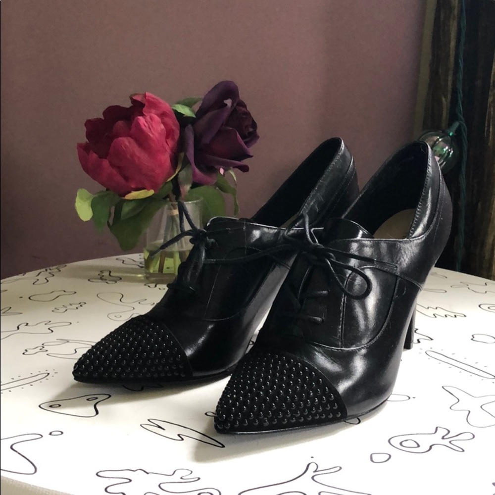 Sexy black pointed toe pump